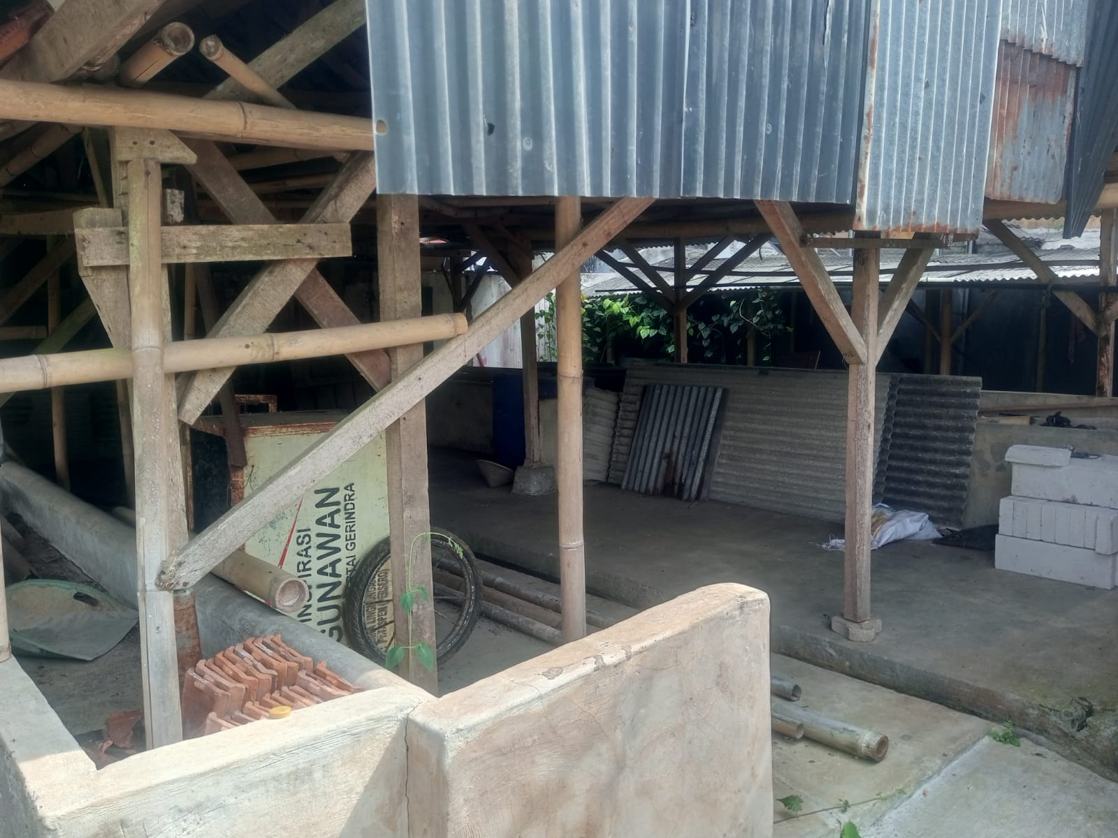Akses dan area samping